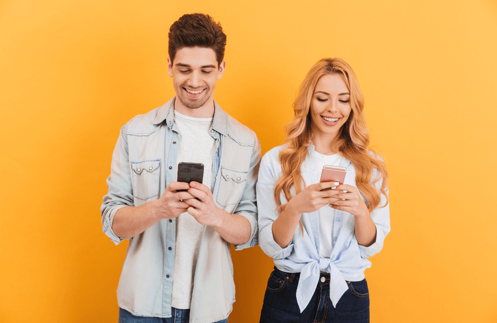 Lån penge - to personer med mobil