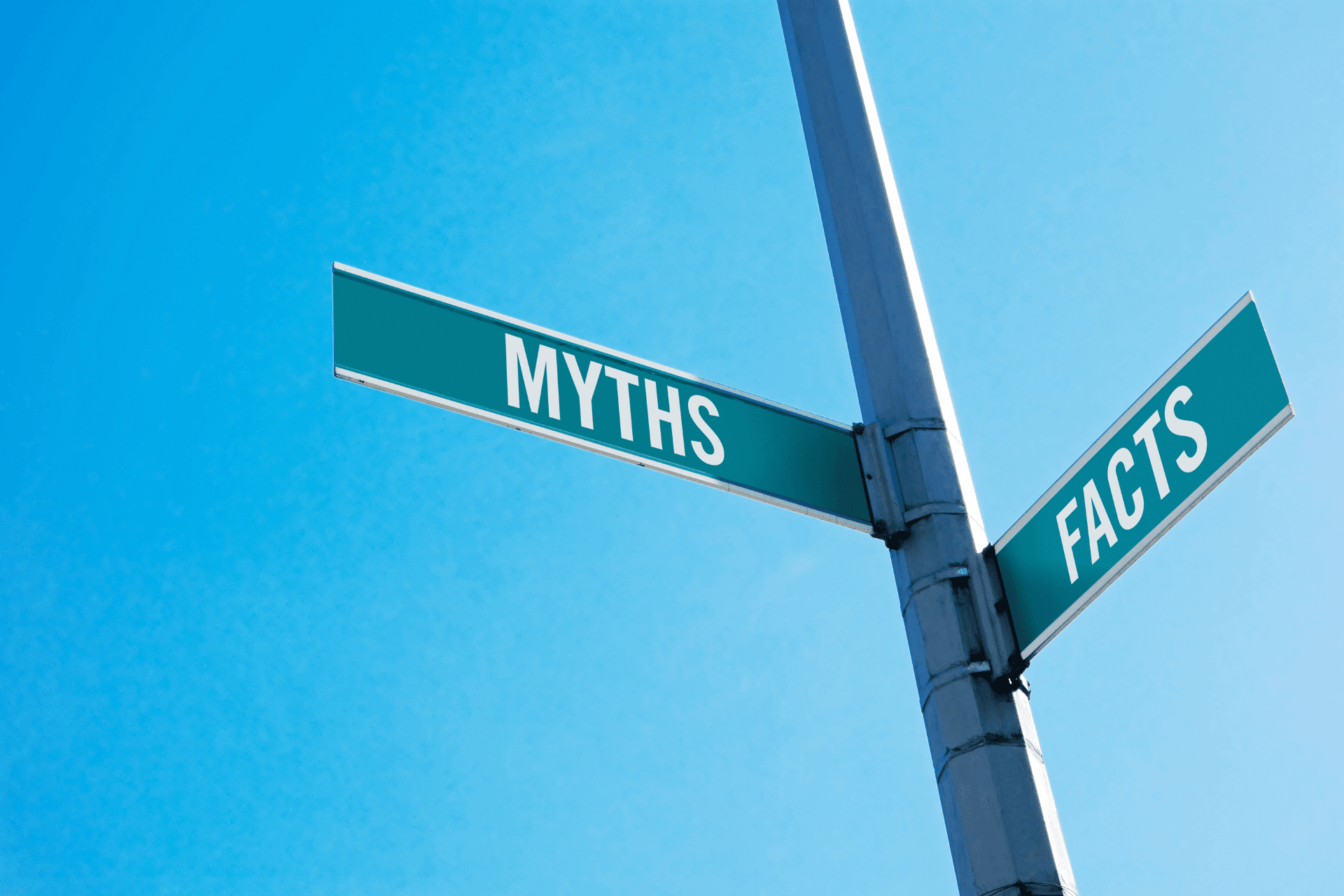 myter om forbrugslån vejskilt med myths og facts
