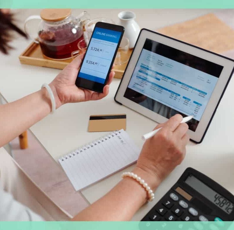 Coverbillede skattekort udredning skrivebord